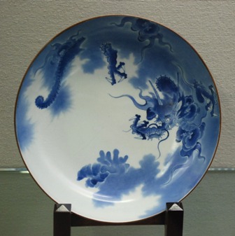 龍の謂れとかたち 九州陶磁文化館 《柴田夫妻コレクション》の中の龍の絵柄の磁器