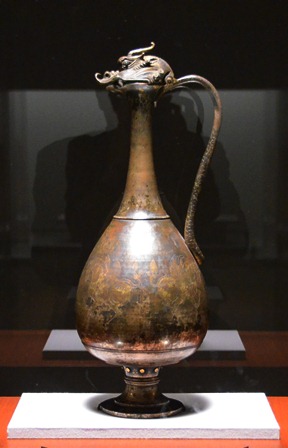 龍の謂れと形 竜首水瓶（東京国立博物館）